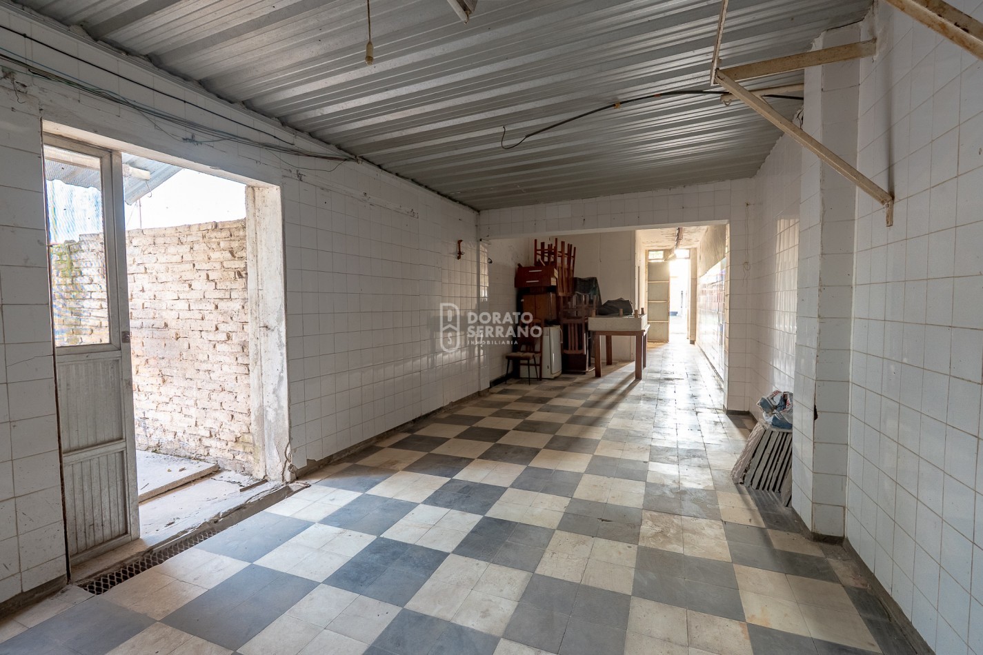 LOTE 10X45 +TODOS LOS SERVICIOS + PLUS CONSTRUCCION A RECICLAR.