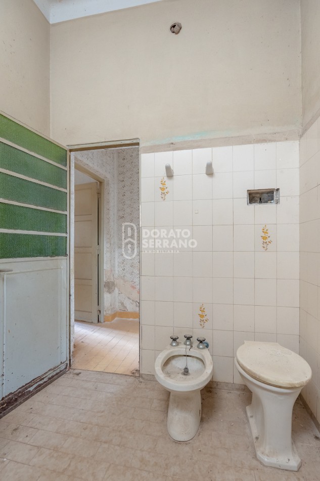 LOTE IDEAL + CASA A RECICLAR / EN PLENO BARRIO PROGRESO!
