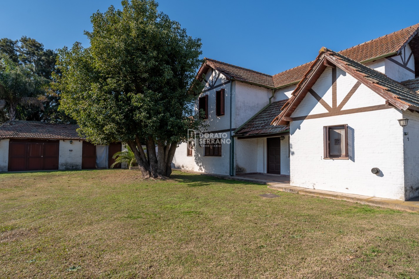 MANSION COLONIAL FRENTE A RIO CORONDA.