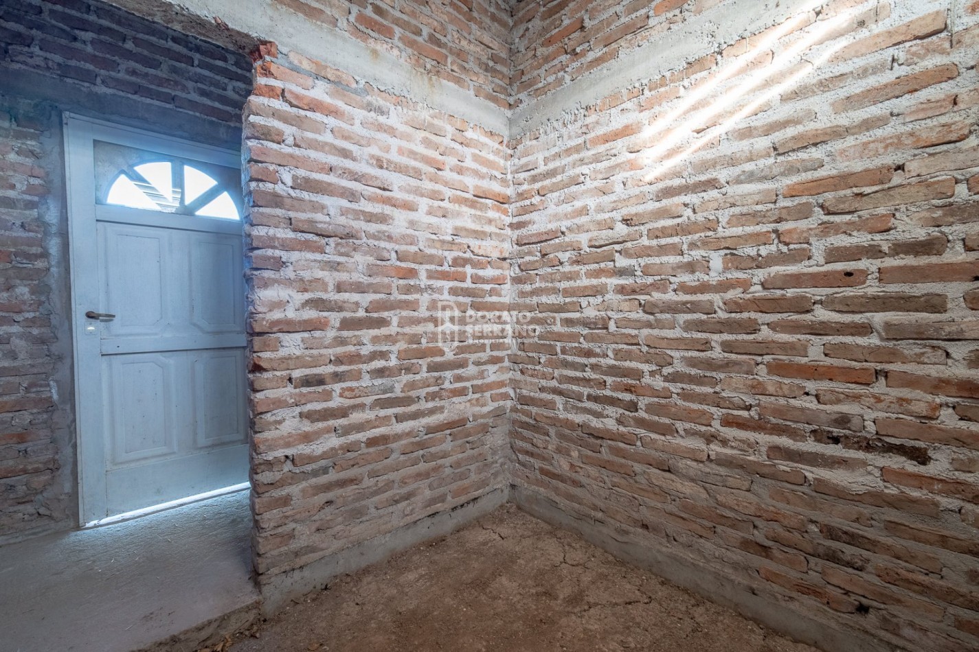 LOTE EN ESQUINA + CASA A TERMINAR! - AREA RESIDENCIAL!