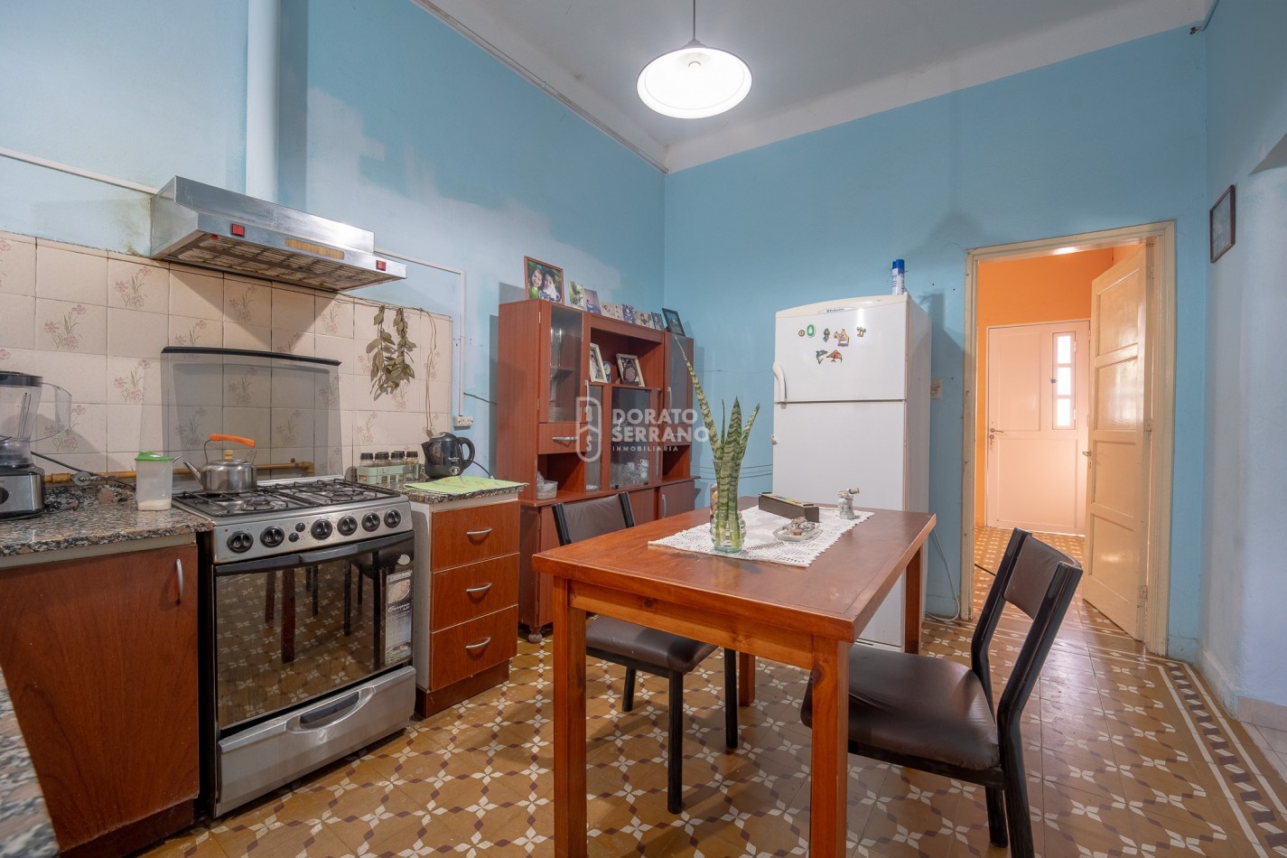 LISTA PARA HABITAR! TODOS LOS SERVICIOS! SOBRE AVDA!