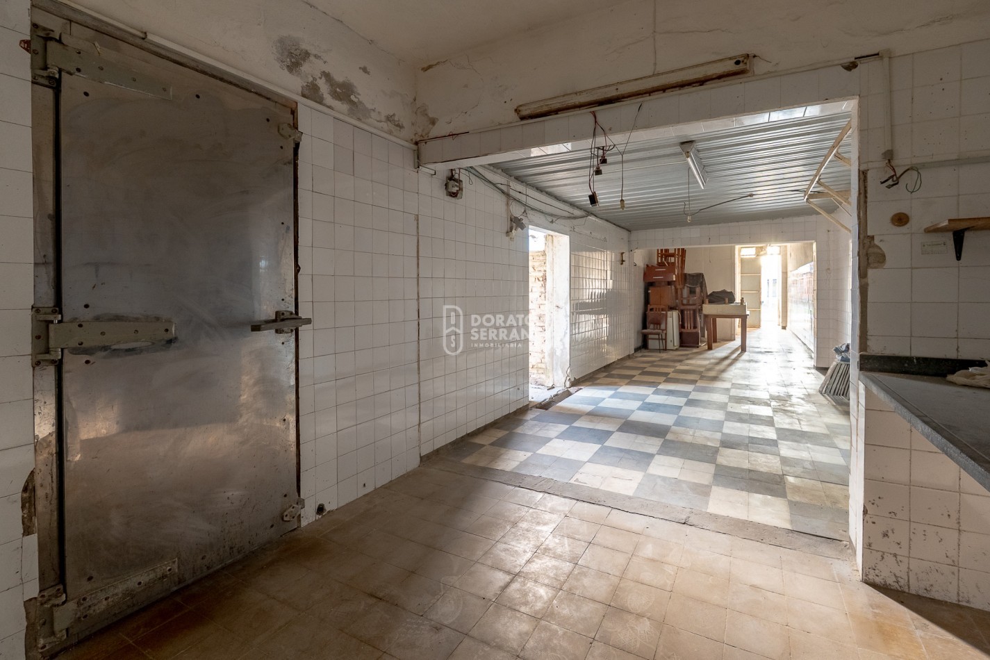 LOTE 10X45 +TODOS LOS SERVICIOS + PLUS CONSTRUCCION A RECICLAR.