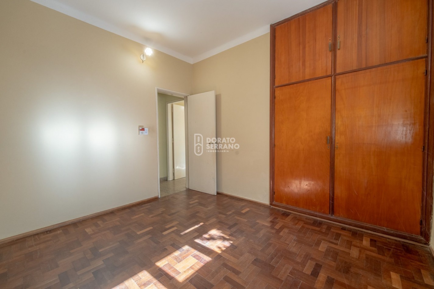 SOBRIA & ELEGANTE & RESIDENCIAL