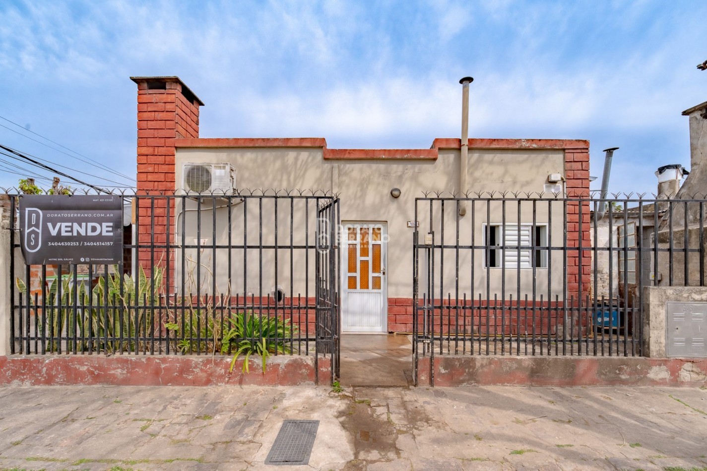 CASA EN ESQUINA / TODOS LOS SERVICIOS!
