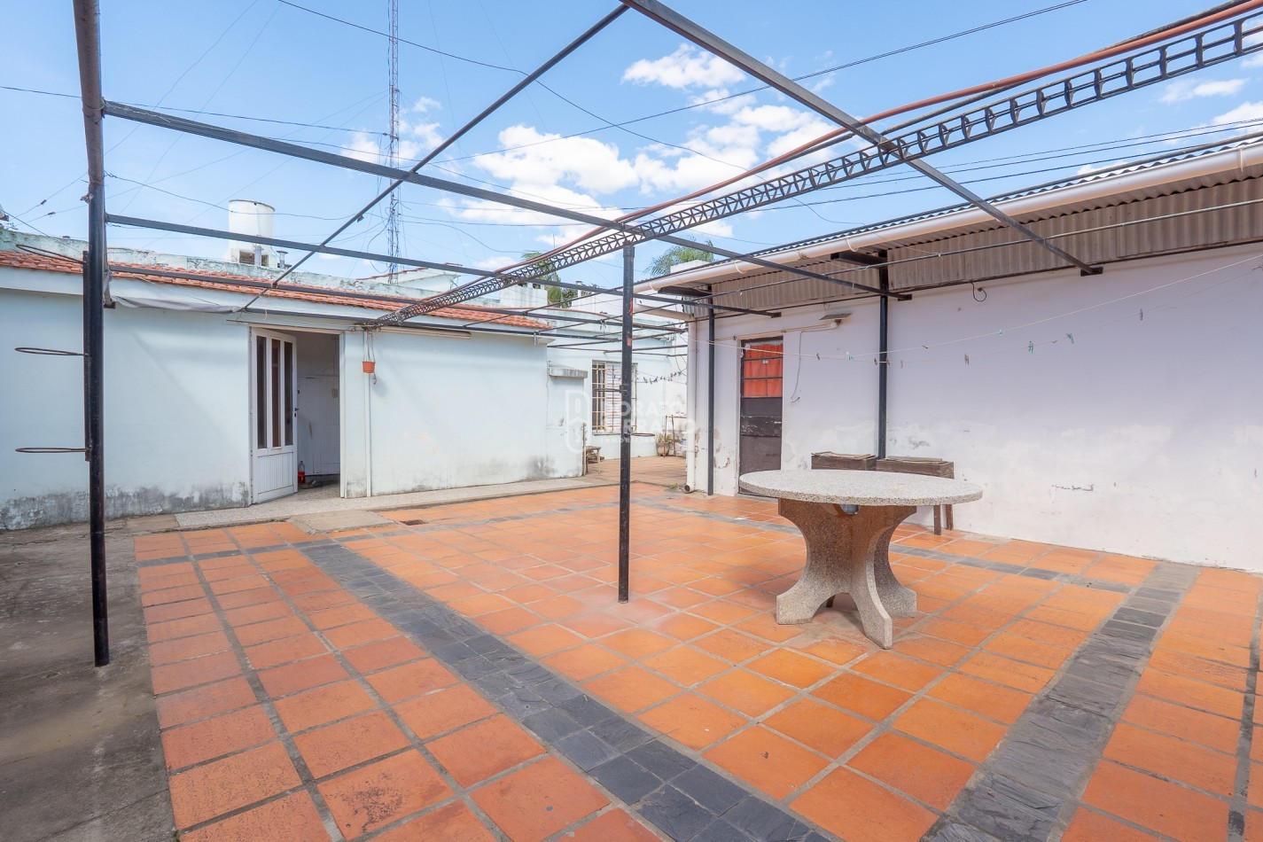 CASA + DEPTOS! BARRIO PROGRESO!