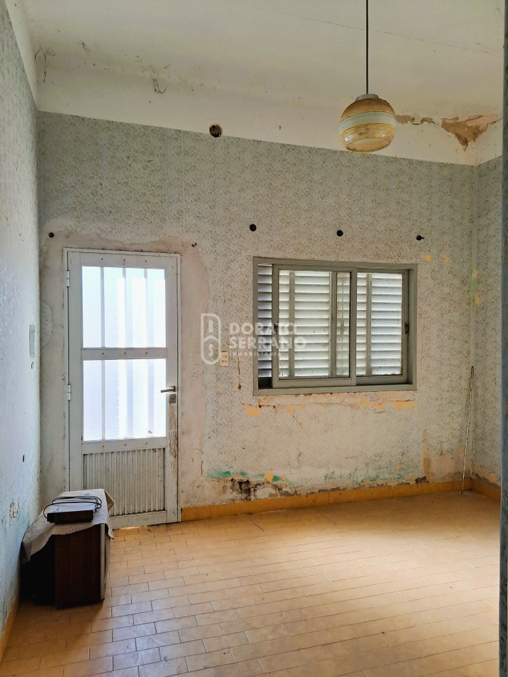 LOTE IDEAL + CASA A RECICLAR / EN PLENO BARRIO PROGRESO!