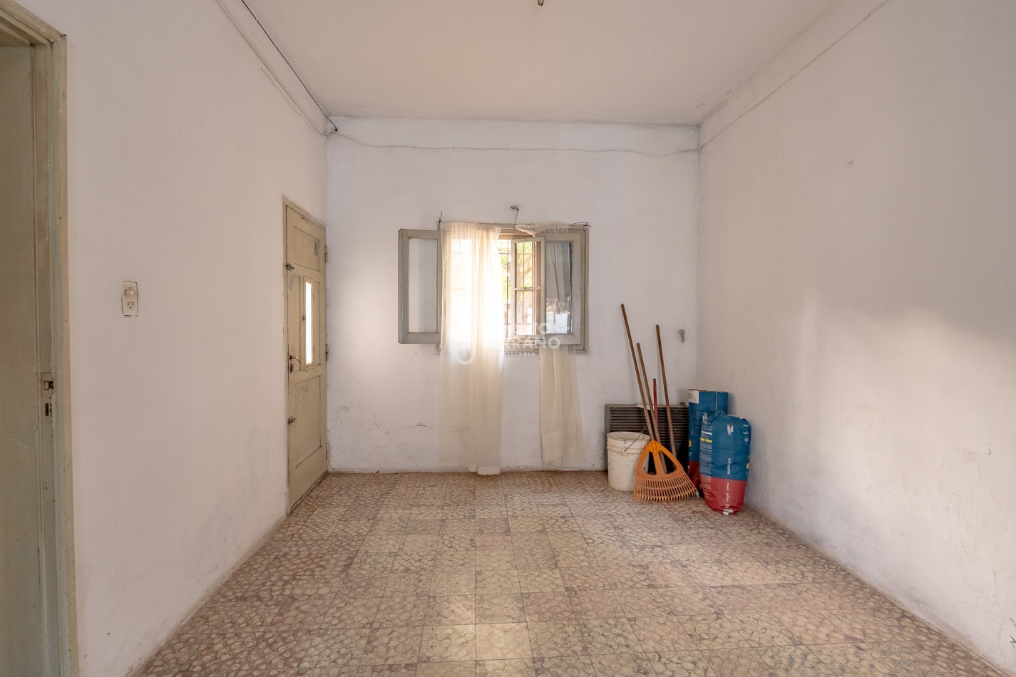 LOTE 10X45 +TODOS LOS SERVICIOS + PLUS CONSTRUCCION A RECICLAR.