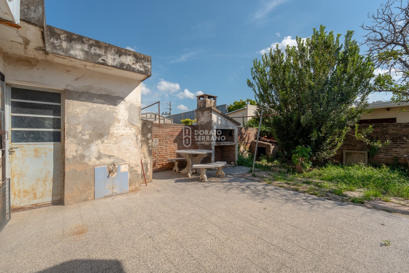 CASA EN ESQUINA! GRAN UBICACION!