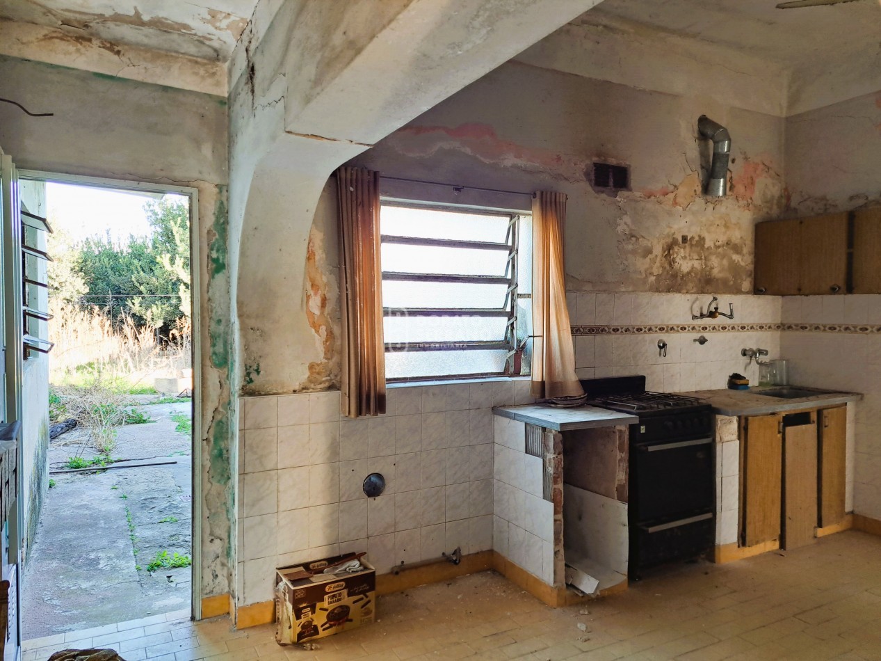 LOTE IDEAL + CASA A RECICLAR / EN PLENO BARRIO PROGRESO!