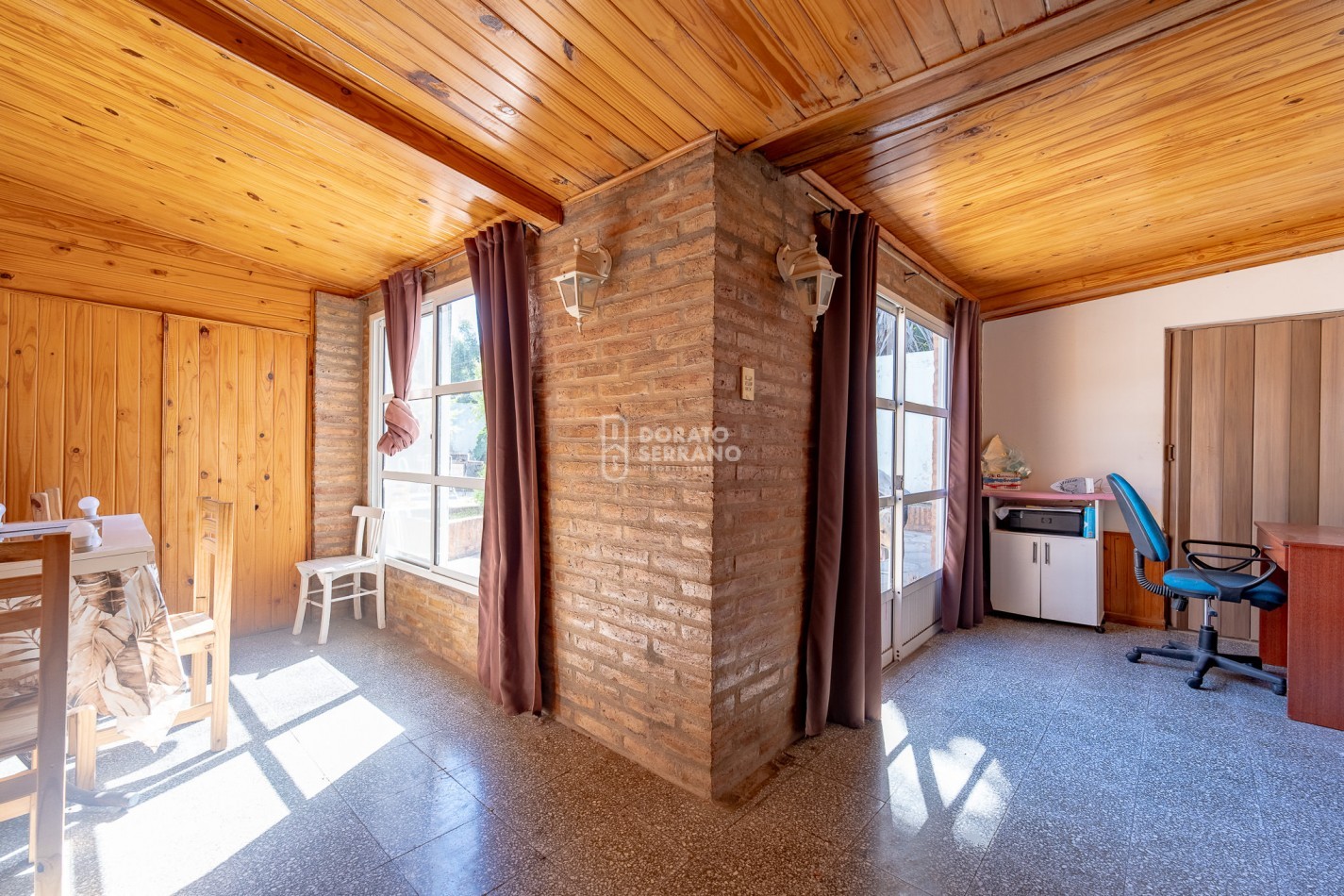 CASA TIPO + TODOS LOS SERVICIOS! Buena ubicacion & Estado Operativo.