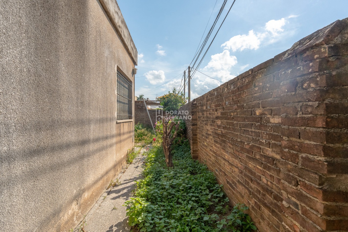 CASA EN ESQUINA! GRAN UBICACION!