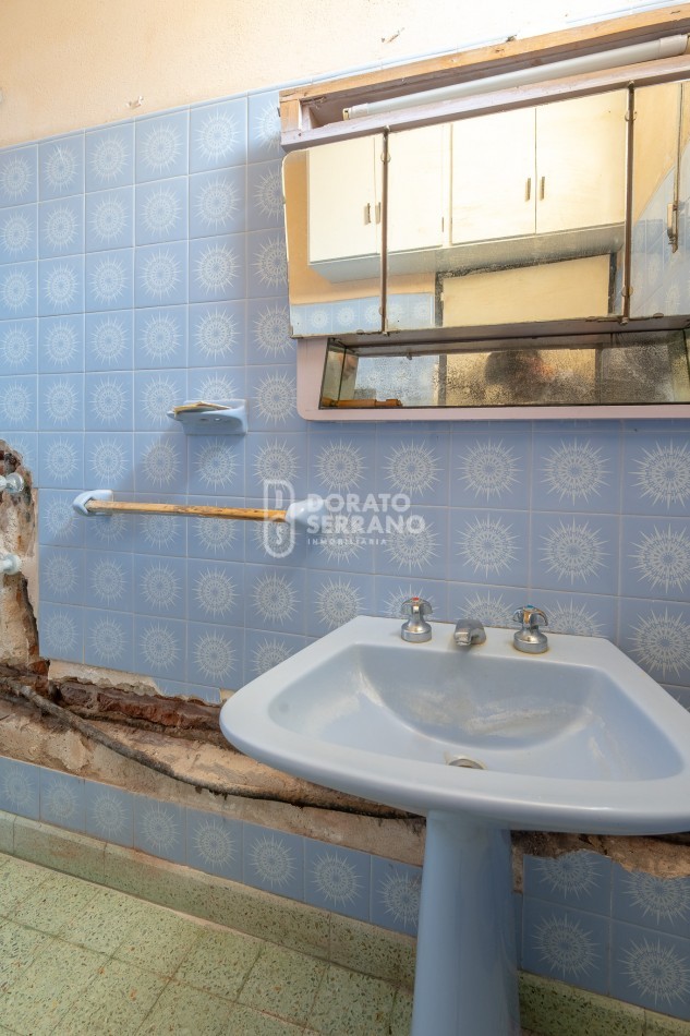 CASA EN ESQUINA! GRAN UBICACION!