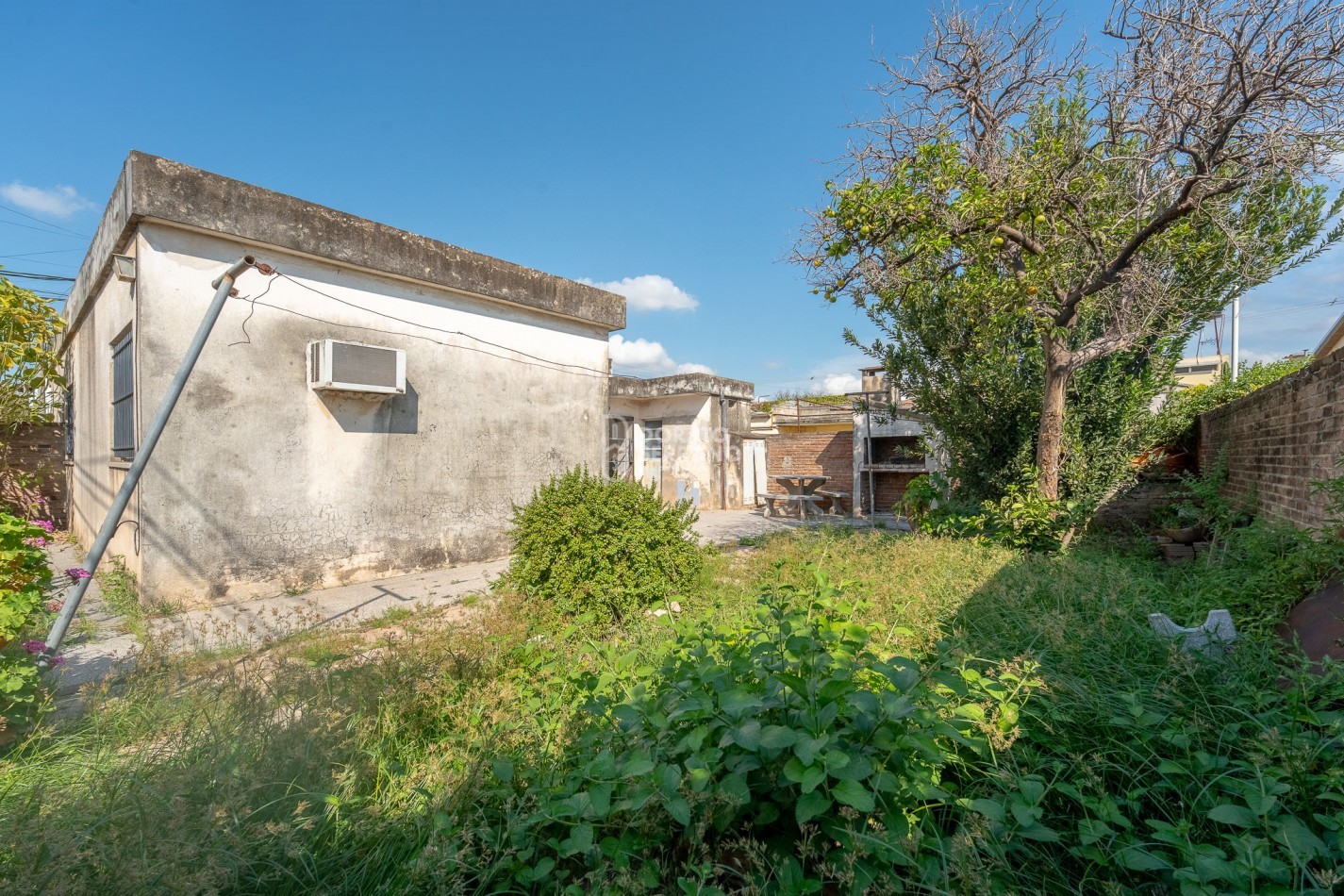 CASA EN ESQUINA! GRAN UBICACION!