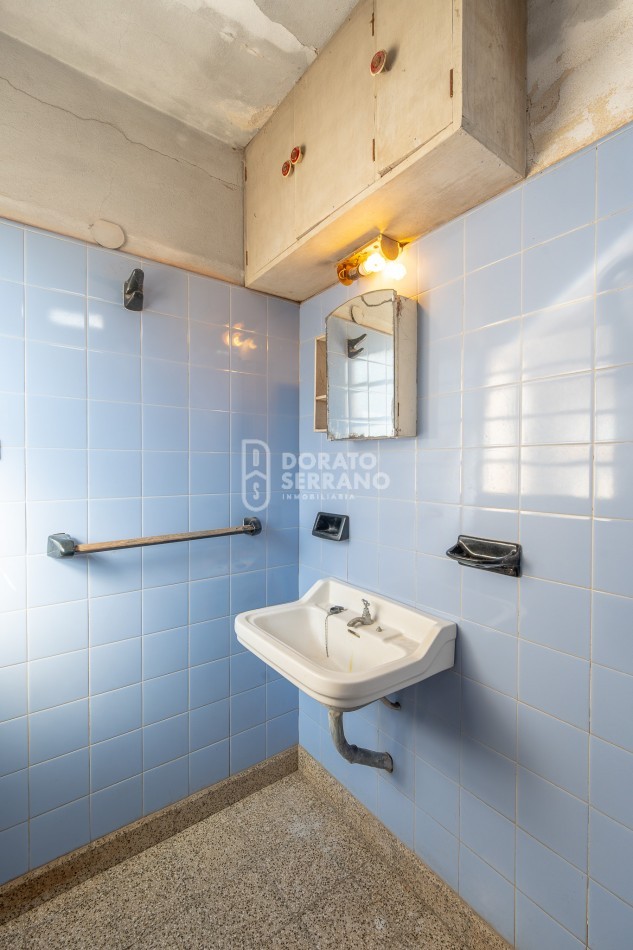 CASA EN ESQUINA! GRAN UBICACION!