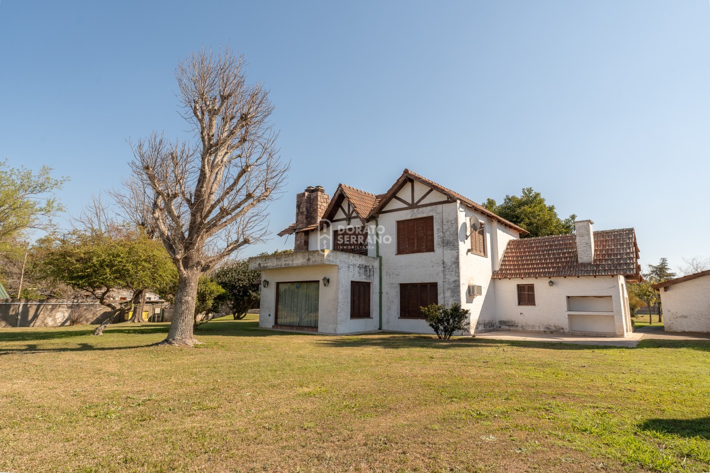 MANSION COLONIAL FRENTE A RIO CORONDA.