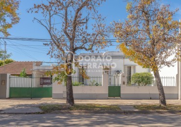 CASA PARA SIEMPRE! NOBLEZA Y CALIDEZ & PLENO CENTRO!