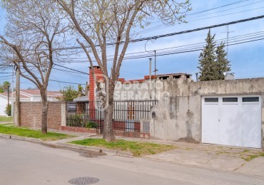 CASA EN ESQUINA / TODOS LOS SERVICIOS!