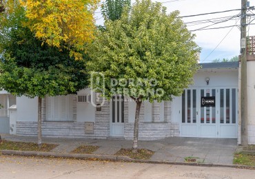 CASA TIPO + TODOS LOS SERVICIOS! Buena ubicacion & Estado Operativo.
