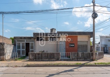 CASA EN ESQUINA! GRAN UBICACION!