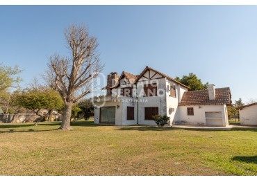 MANSION COLONIAL FRENTE A RIO CORONDA.